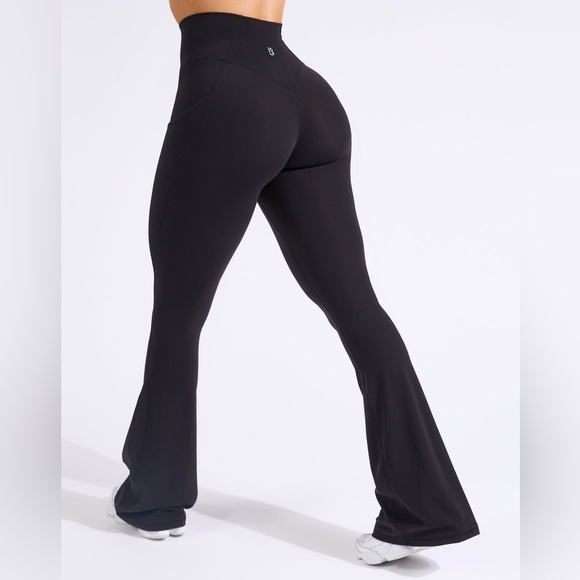 BuffBunny Contour Pocket Flare Legging black - Picture 4 of 11